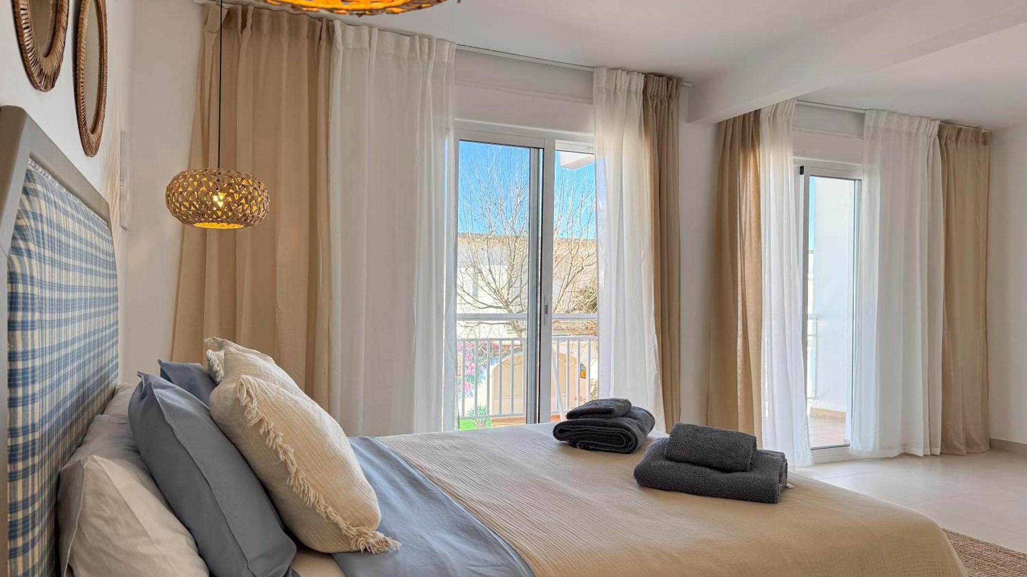 La Familia Beach House La Cala Ла-Кала-де-Михас Номер фото