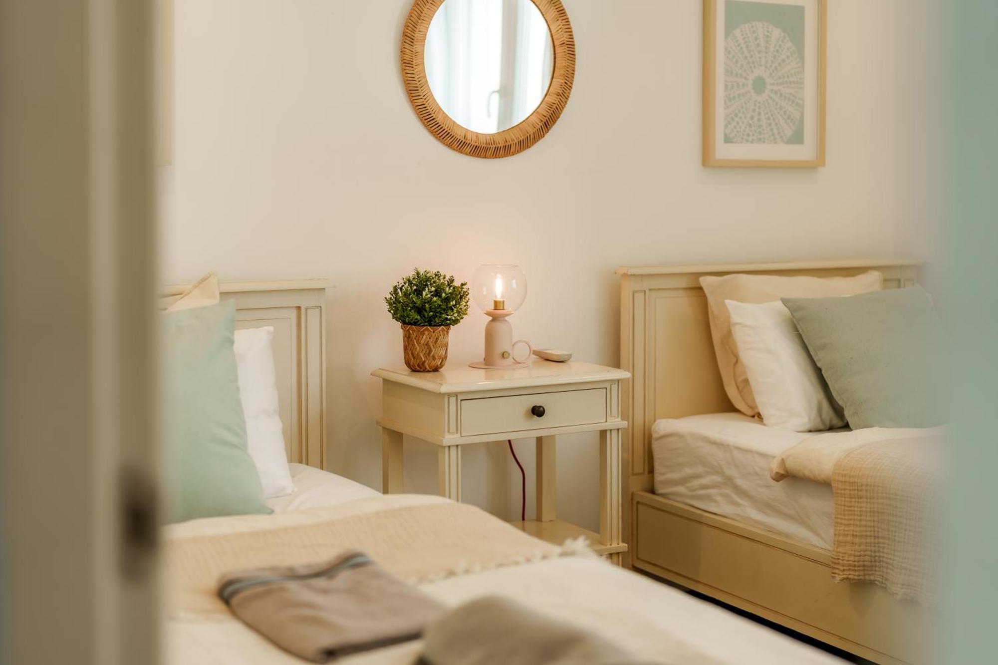 La Familia Beach House La Cala Ла-Кала-де-Михас Номер фото