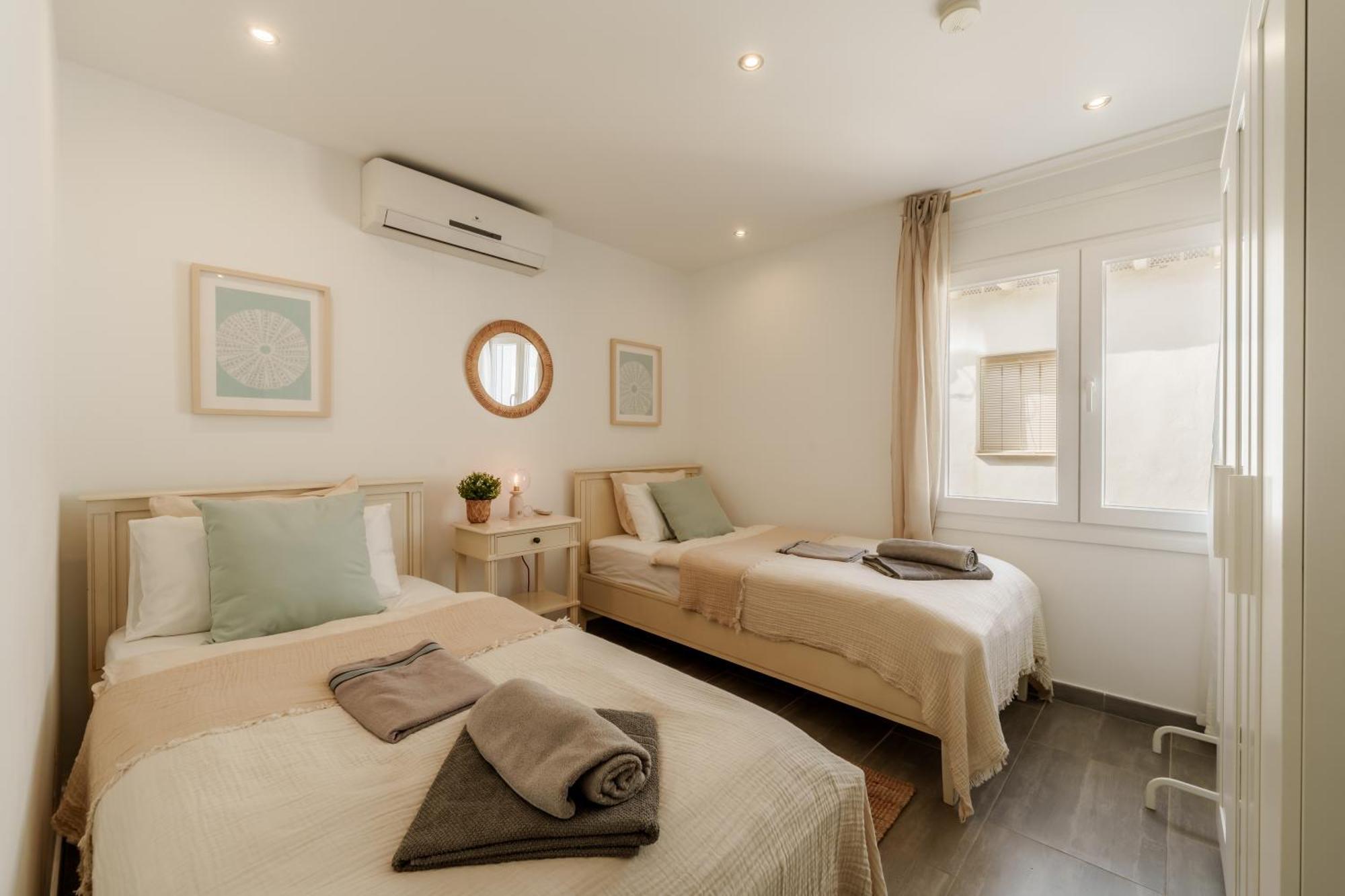 La Familia Beach House La Cala Ла-Кала-де-Михас Номер фото