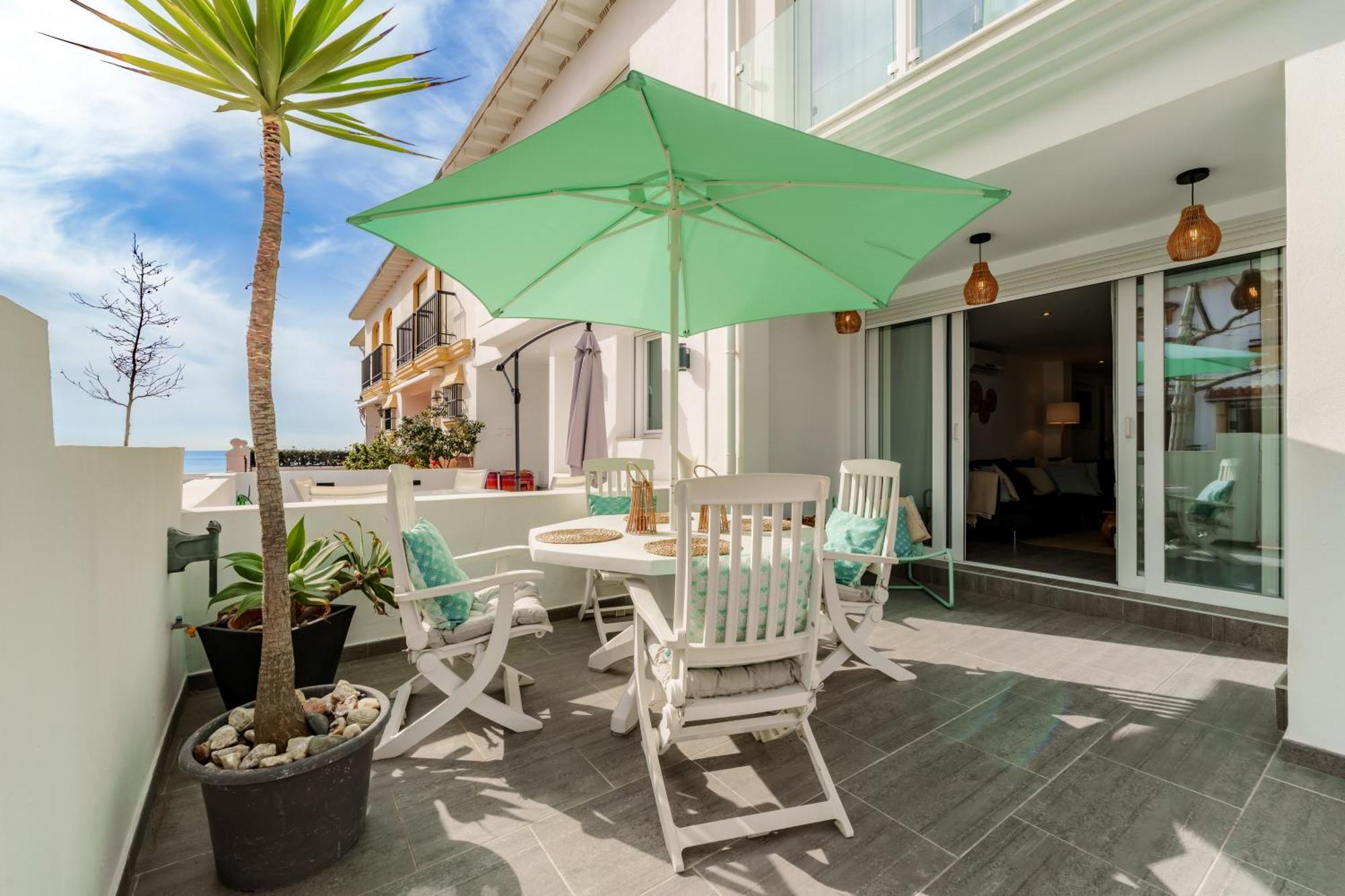 La Familia Beach House La Cala Ла-Кала-де-Михас Экстерьер фото
